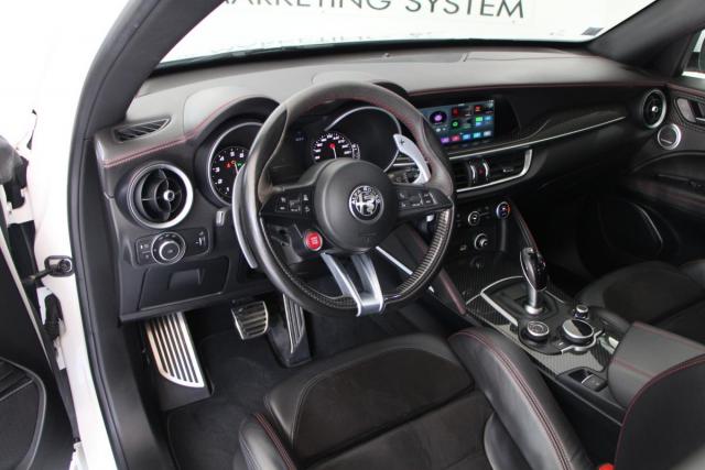 Alfa Romeo Stelvio image 9