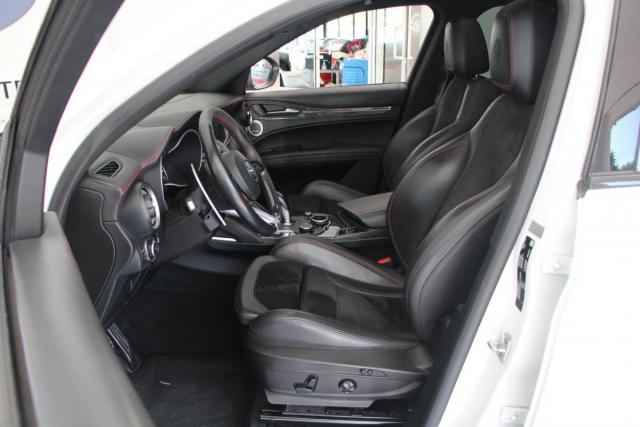 Alfa Romeo Stelvio image 3