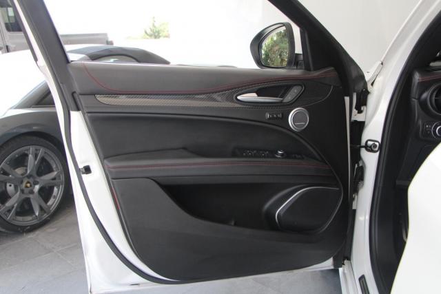 Alfa Romeo Stelvio image 7