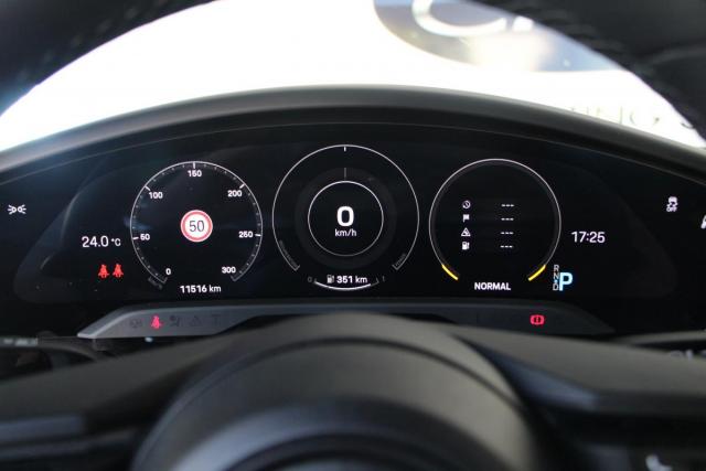 Porsche Taycan image 8