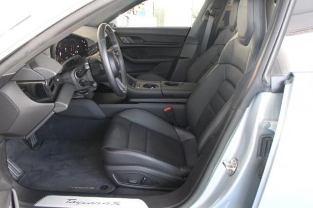 Porsche Taycan image 3
