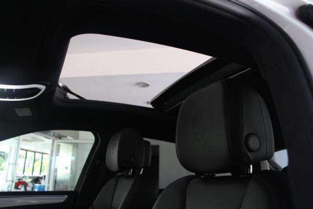 Porsche Macan image 1