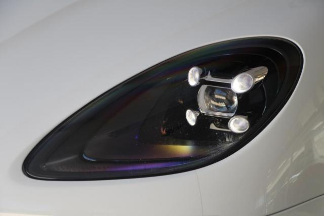 Porsche Macan image 2