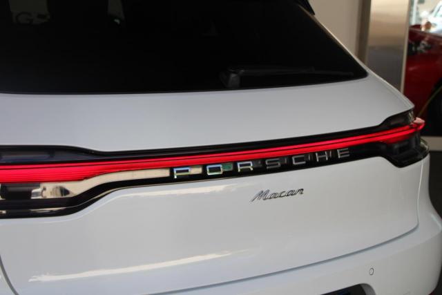 Porsche Macan image 9