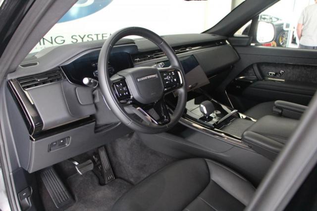 Land Rover Range Rover Sport image 2