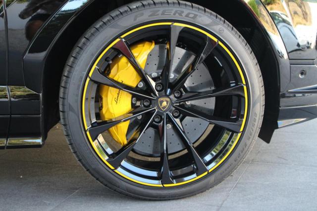 Lamborghini Urus image 6