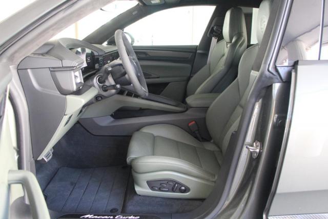 Porsche Macan image 2