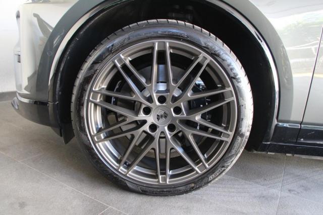 Porsche Macan image 9