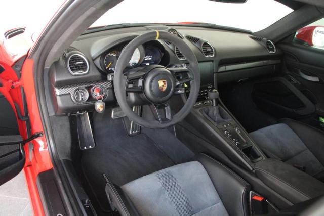 Porsche 718 Cayman image 3