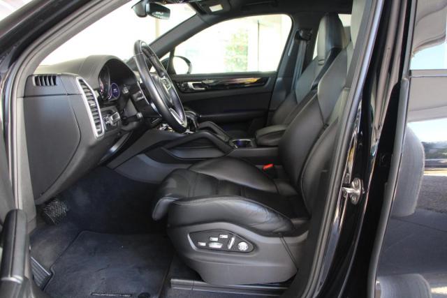 Porsche Cayenne image 1