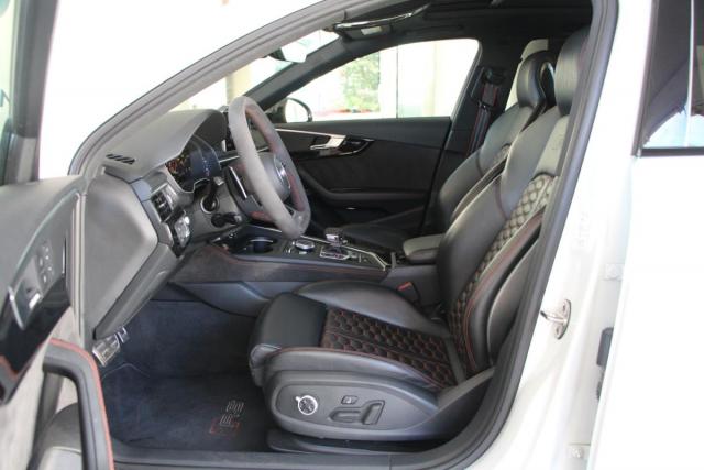 Audi Rs4 Avant image 4