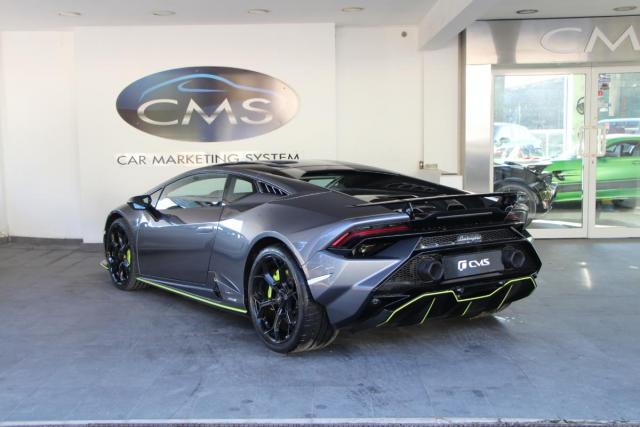 Lamborghini Huracán image 9