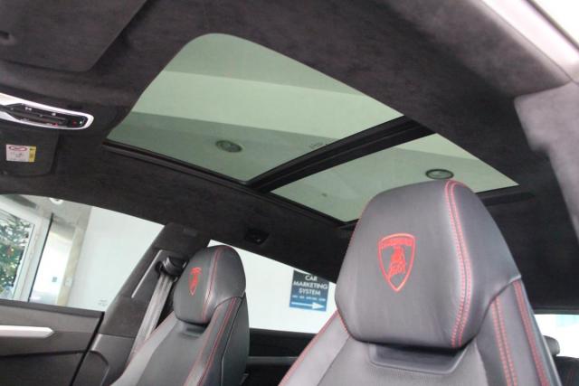 Lamborghini Urus image 3