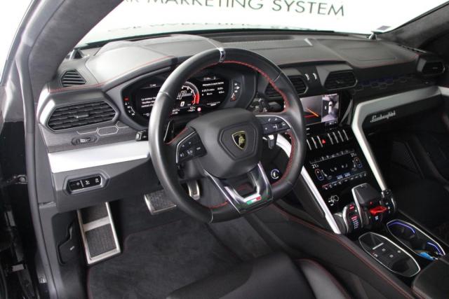 Lamborghini Urus image 6