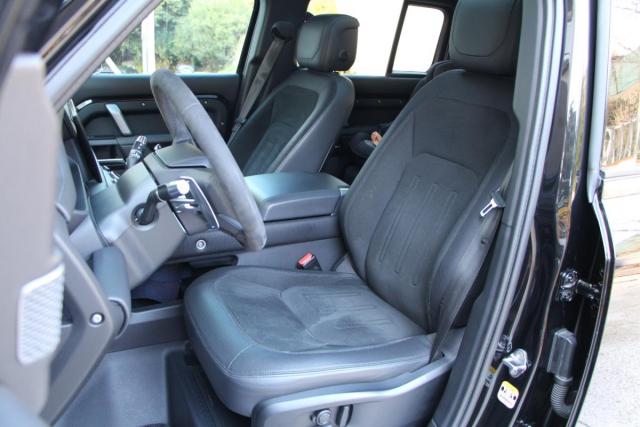 Land Rover Defender image 9