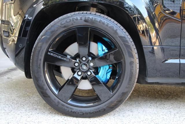 Land Rover Defender image 5