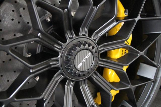 Lamborghini Huracán image 6