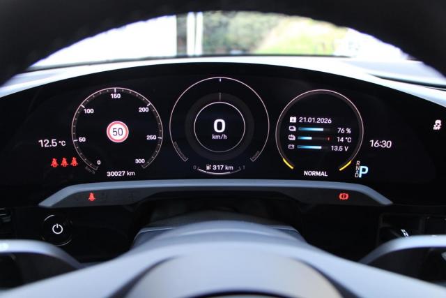 Porsche Taycan image 6