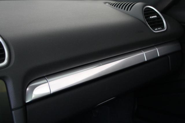 Porsche 718 Cayman image 2