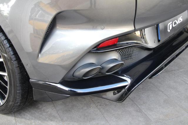 Aston Martin Dbx image 1