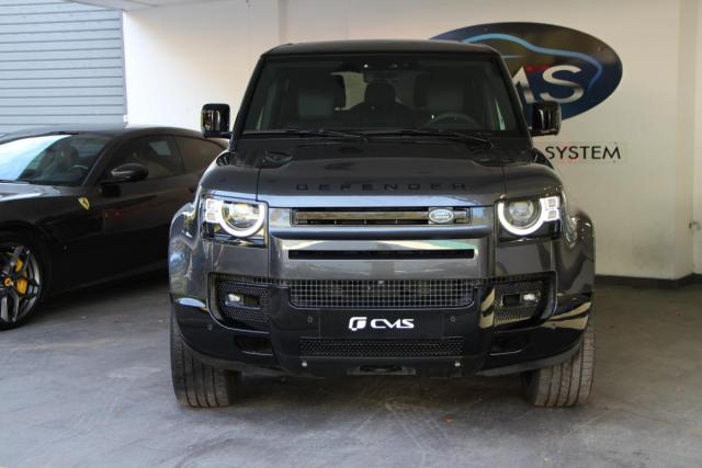 Land Rover Defender image 4