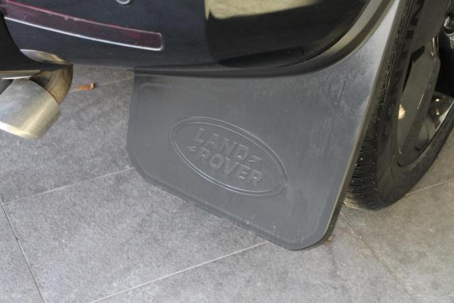 Land Rover Defender image 3