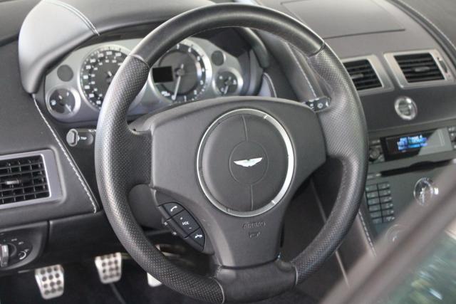 Aston Martin Vantage image 5