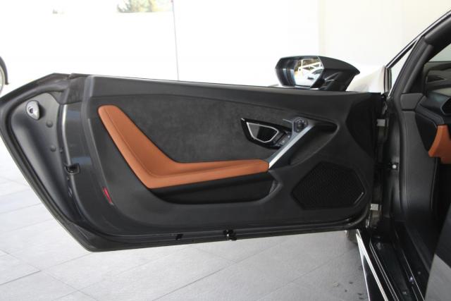 Lamborghini Huracán image 8