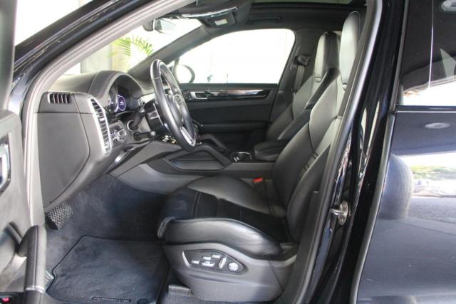 Porsche Cayenne image 9