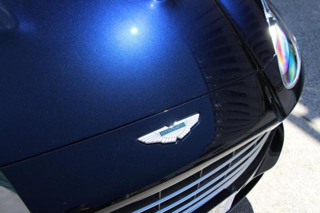 Aston Martin Dbx image 5