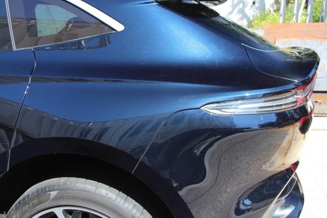 Aston Martin Dbx image 8