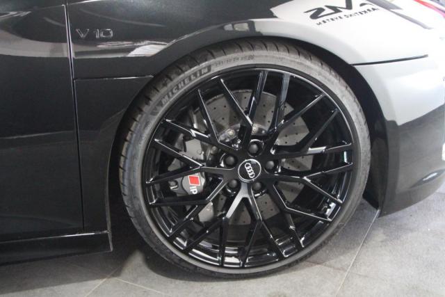 Audi R8 image 8