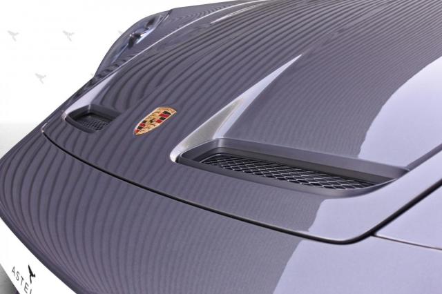 Porsche 911 image 9