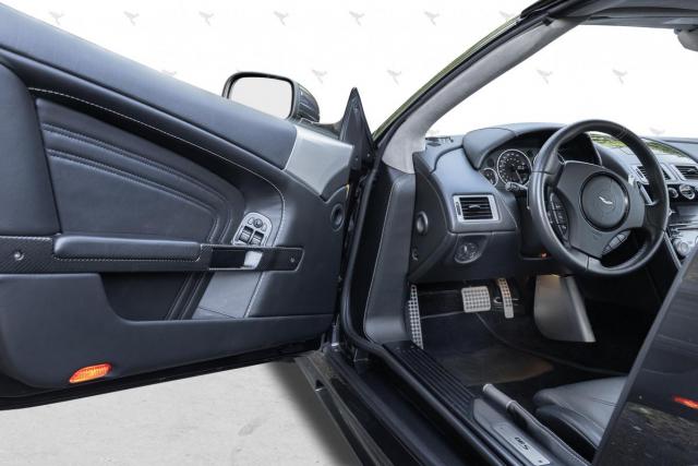 Aston Martin Dbs image 5