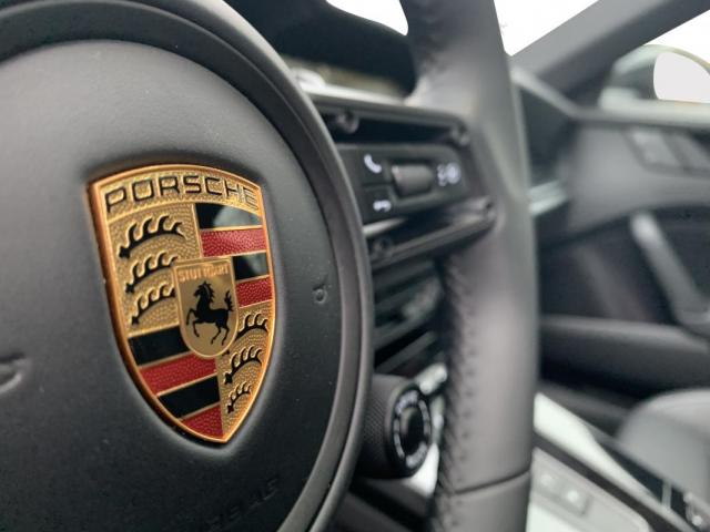 Porsche 911 image 2