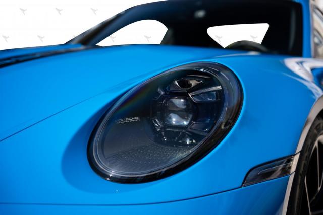 Porsche 911 image 9