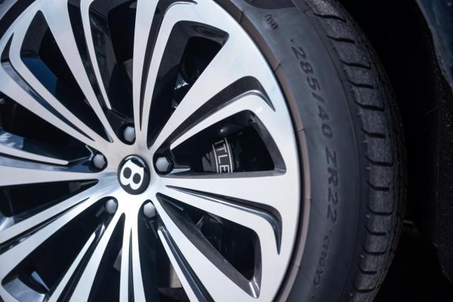 Bentley Bentayga image 2