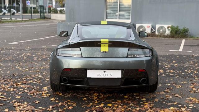 Aston Martin V8 Vantage image 2