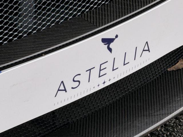 Aston Martin V8 Vantage image 8