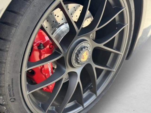 Porsche 911 image 6