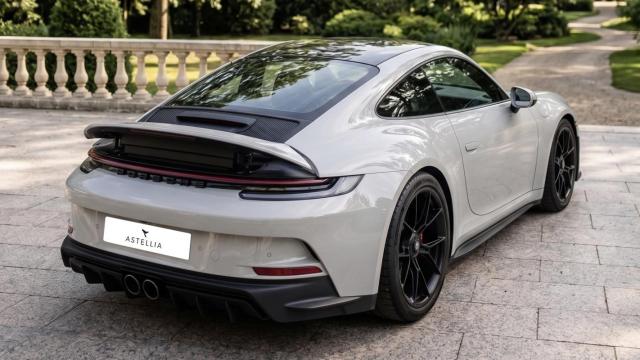 Porsche 911 image 9
