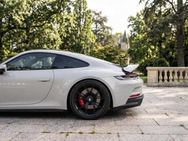 Porsche 911 image 8