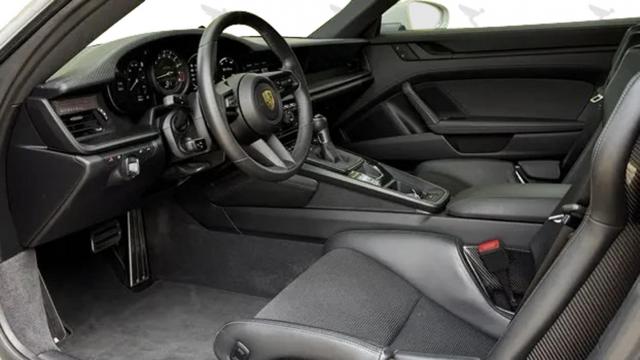 Porsche 911 image 2