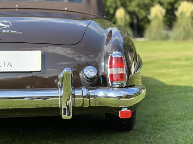 Mercedes Benz 190 image 6