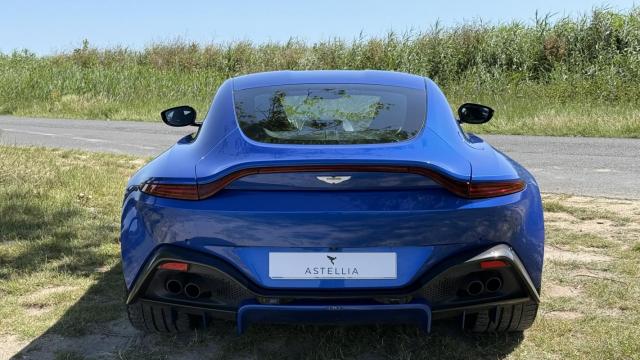 Aston Martin Vantage image 5