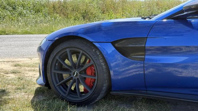 Aston Martin Vantage image 3
