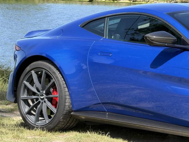 Aston Martin Vantage image 2