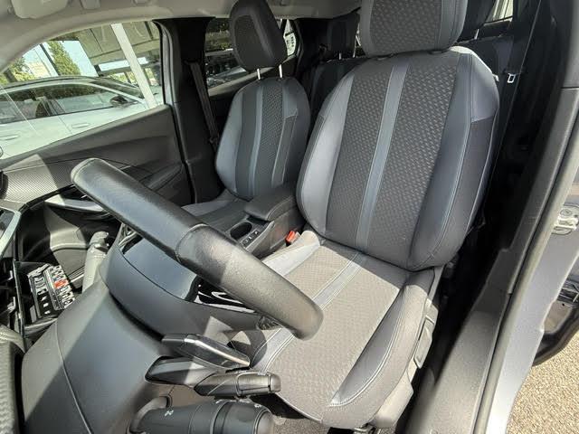Peugeot 2008 image 6
