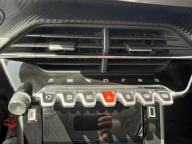 Peugeot 2008 image 3