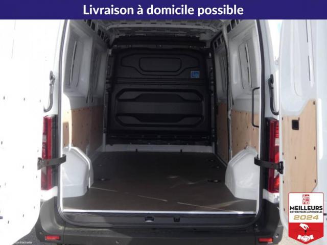 Renault Master image 2